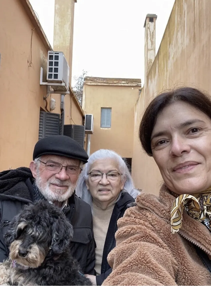 Nanci y sus pap+ís